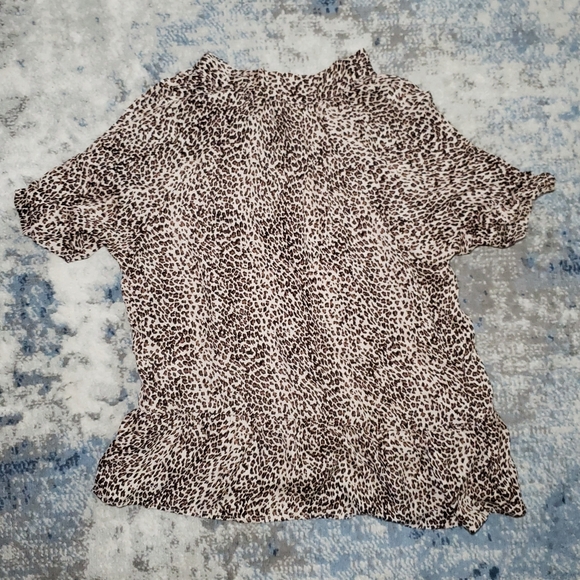 Joie Feyana Animal Print 100% Silk Short Sleeve Blouse Size Small - Picture 4 of 6
